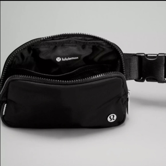 NWT Lululemon Everywhere Belt Bag - Black - Picture 3 of 7